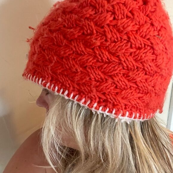 Marmot fleece lined beanie with pompom - Picture 3 of 6